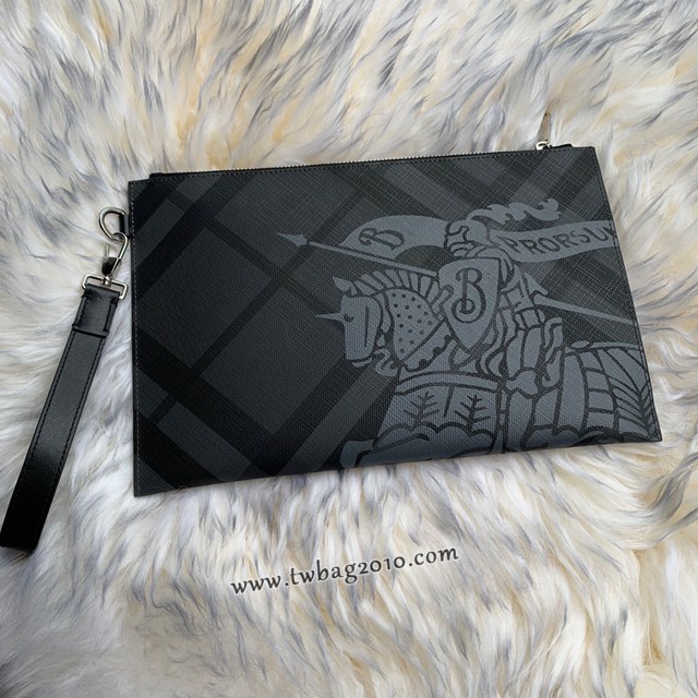 Burberry專門店新款格紋馬術騎士圖案手拿包 巴寶莉經典款男士手包 yxb1346